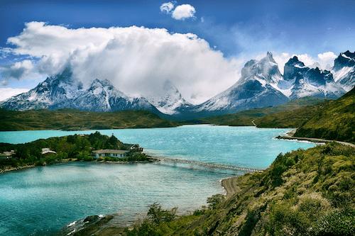 lago dek sur de Chile con montañas nevadas